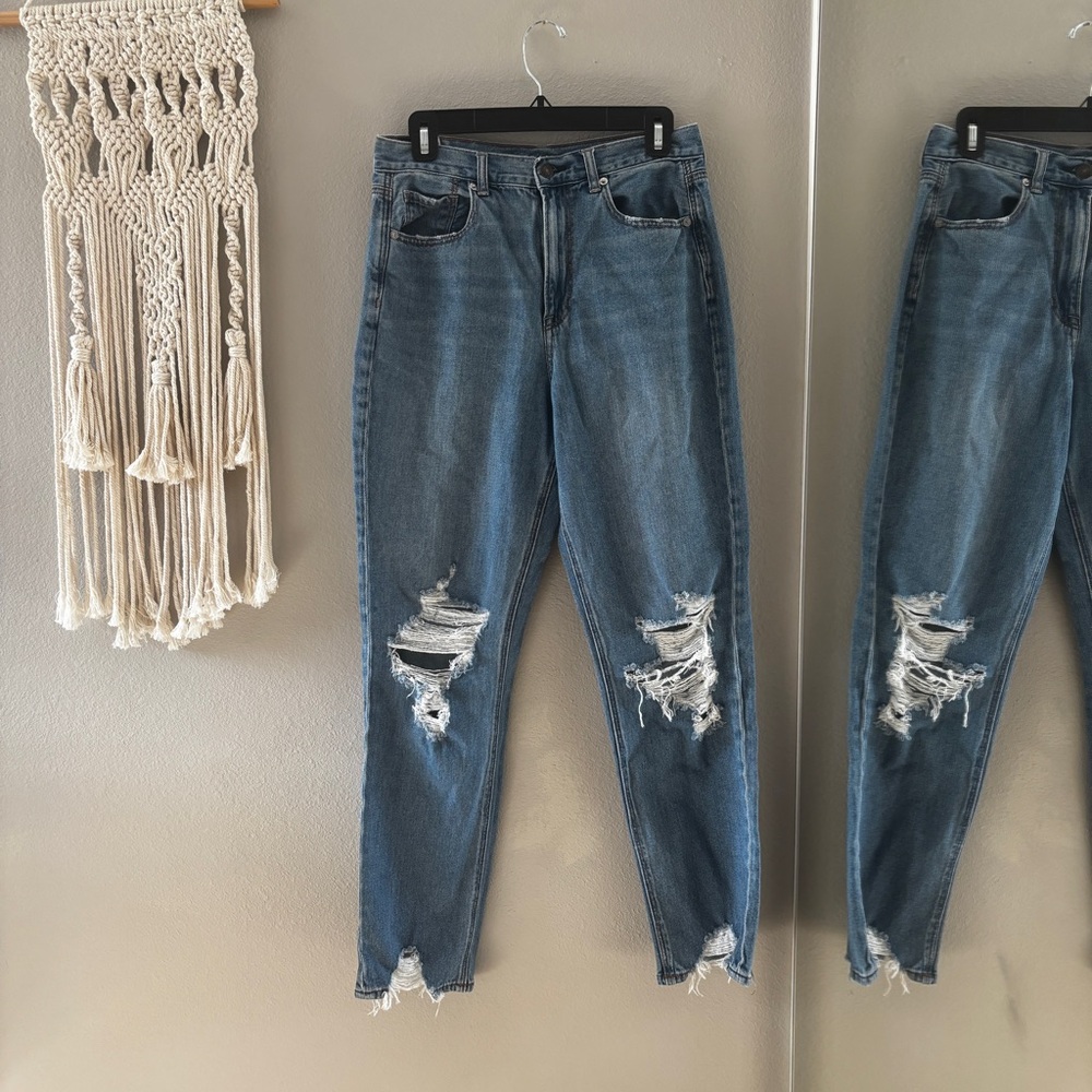 American Eagle Outfitters High Rise Distressed Blue Jeans